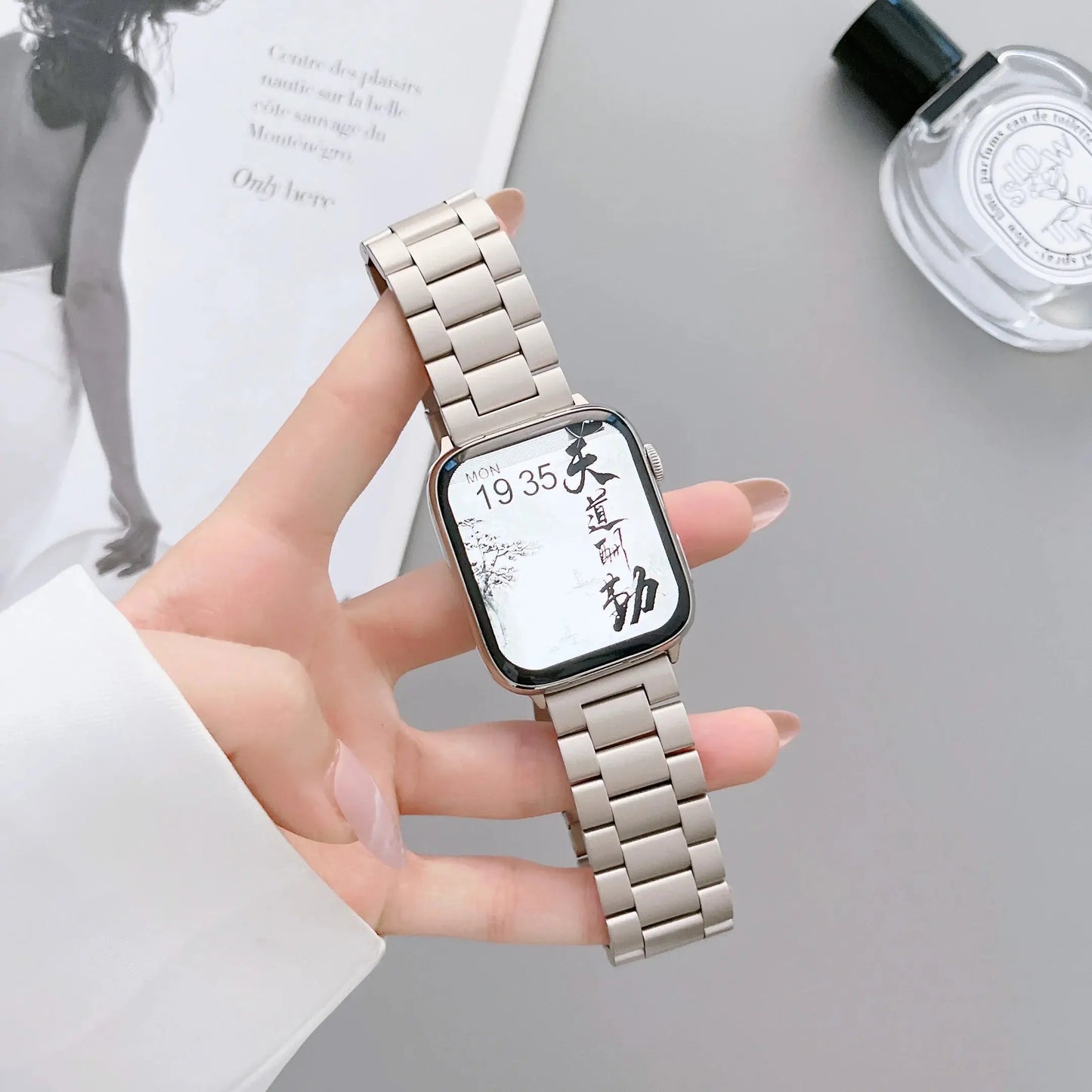 Luxury Starlight Bracelet on Apple Watch, stainless steel design, elegant look for everyday wear, starlight color, adjustable strap.