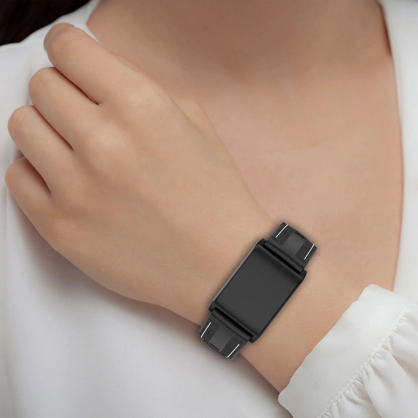 Nylon and silicone strap for Whoop 4.0, adjustable fit on wrist for comfort and durability.