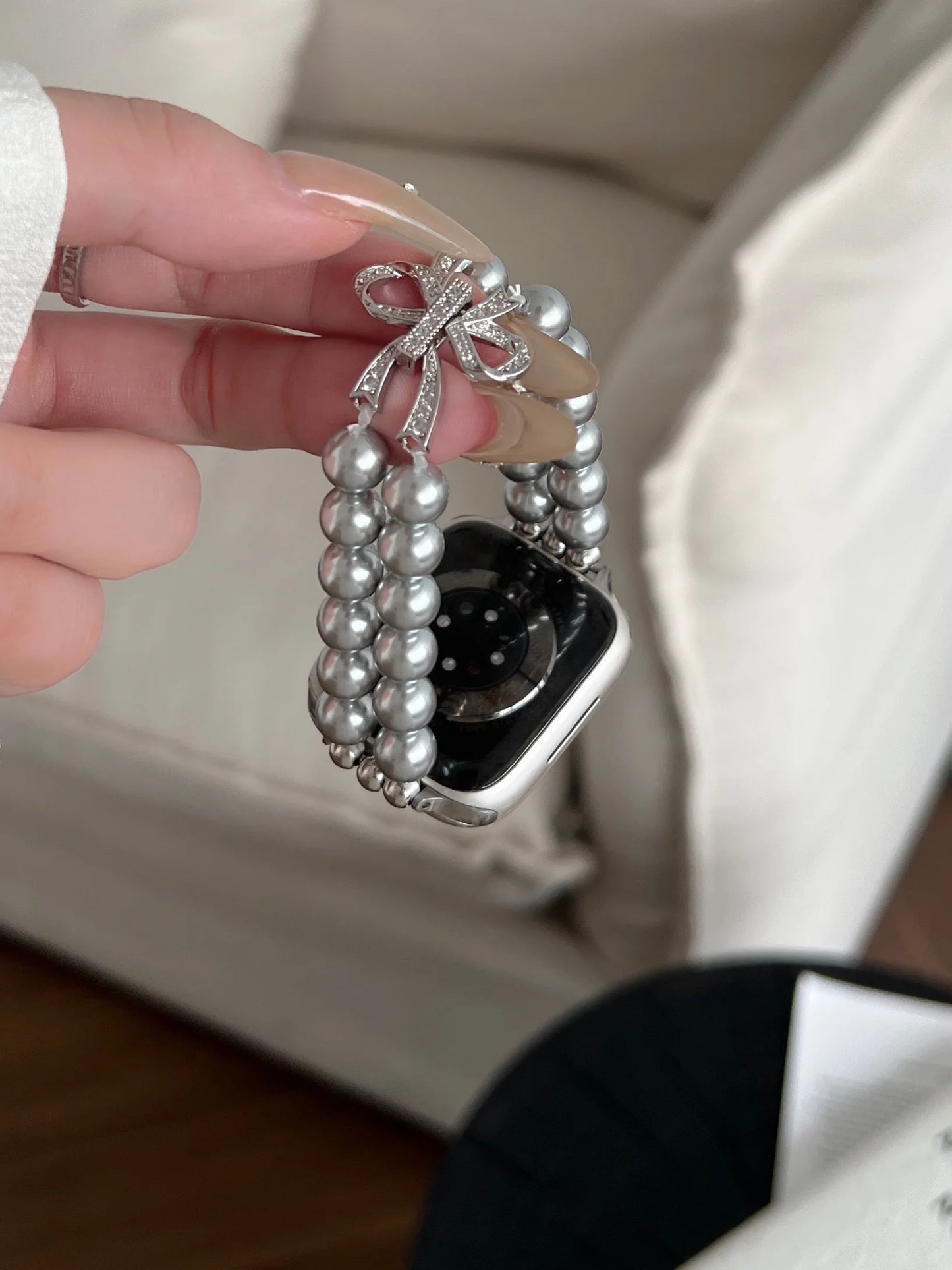 Luxury Pearl & Diamond Bow Apple Watch Band (38–49mm)