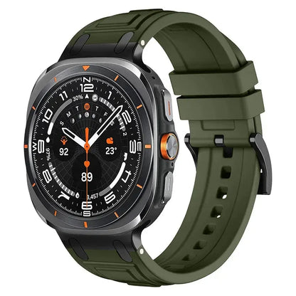 Rocky silicone sports band for Galaxy Watch Ultra, rugged green strap for active lifestyles, sweat-resistant and lightweight.