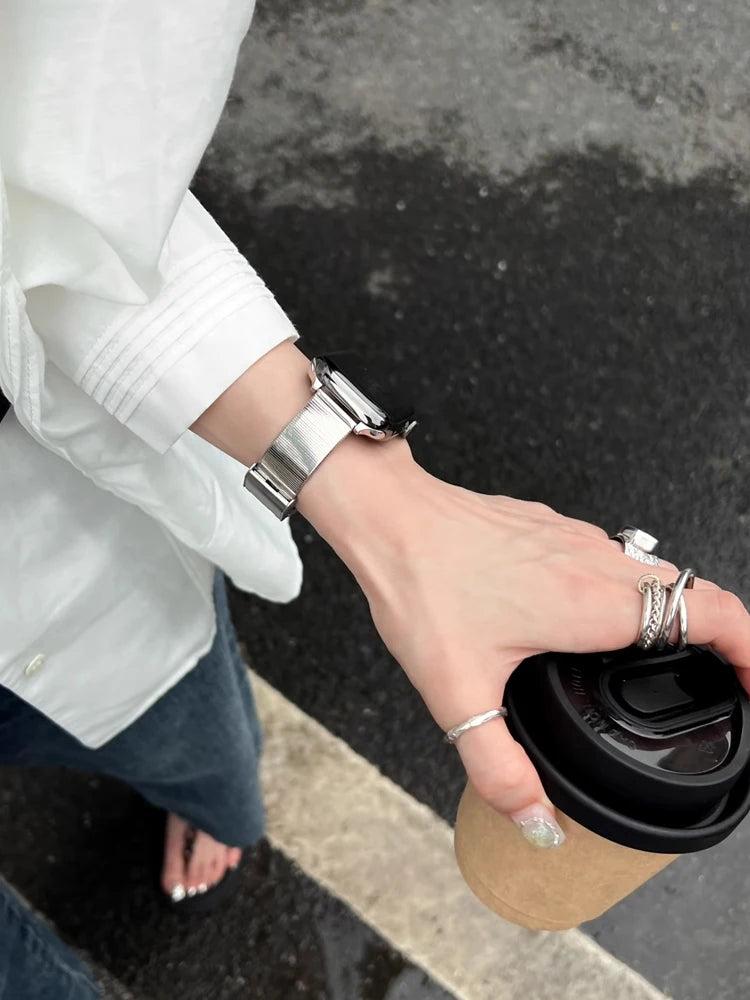 Glossy Stainless Steel Apple Watch Band – Slim Women’s Metal Strap (38–49mm)