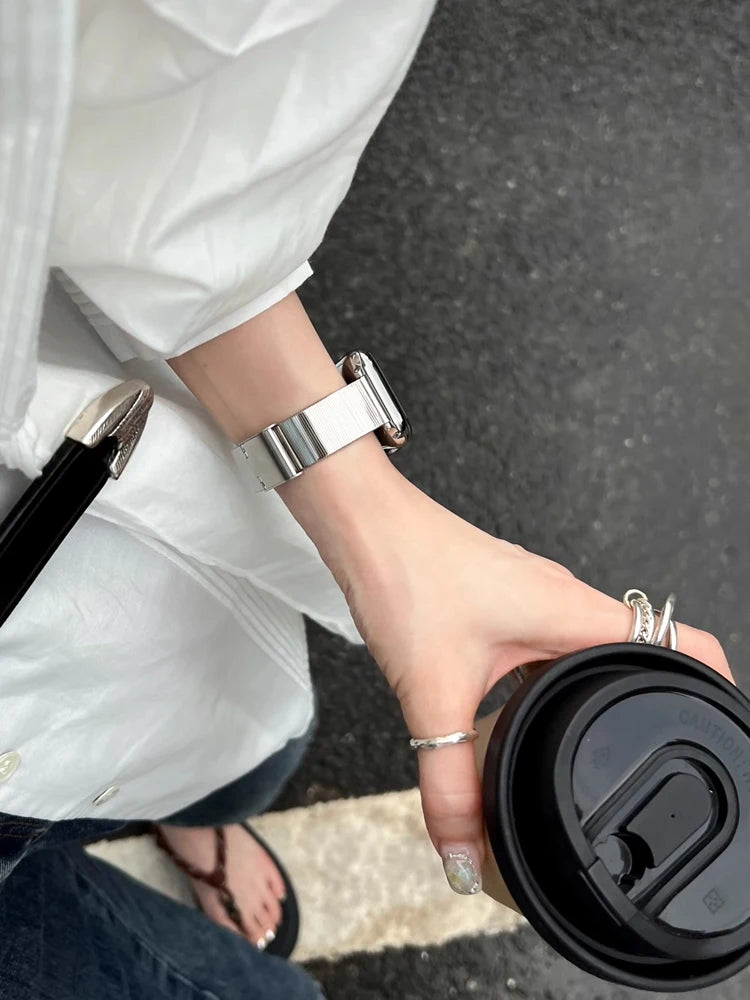 Glossy Stainless Steel Apple Watch Band – Slim Women’s Metal Strap (38–49mm)
