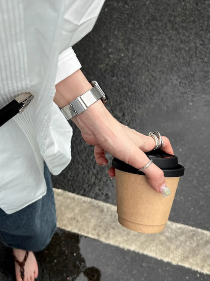 Glossy Stainless Steel Apple Watch Band – Slim Women’s Metal Strap (38–49mm)