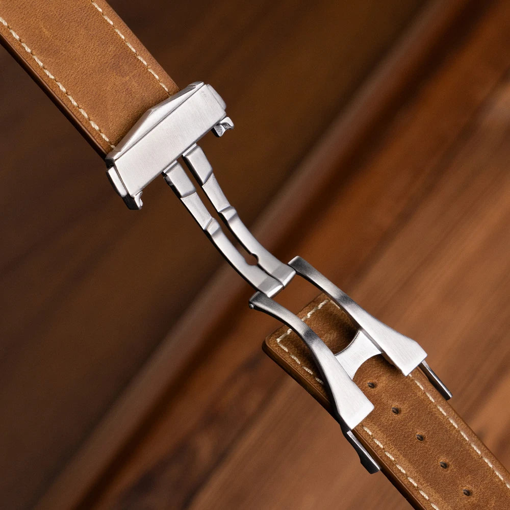 Apple Watch Leather Strap – Luxury Business Band (44–49mm) close-up of stainless steel clasp on premium leather strap.