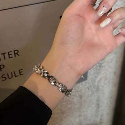 Luxury Diamond Apple Watch Band for Women – Star Metal Bracelet showcased on a wrist with elegant design and rhinestones.