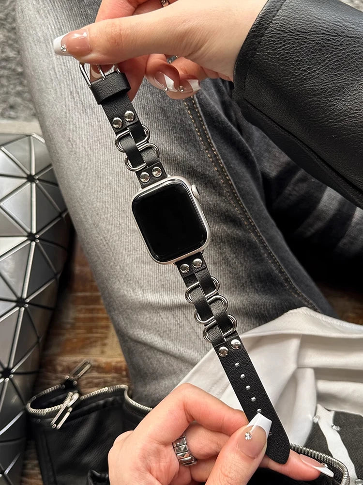 Retro Leather Apple Watch Band for Women (38–49mm) with vintage design and stainless steel accents.