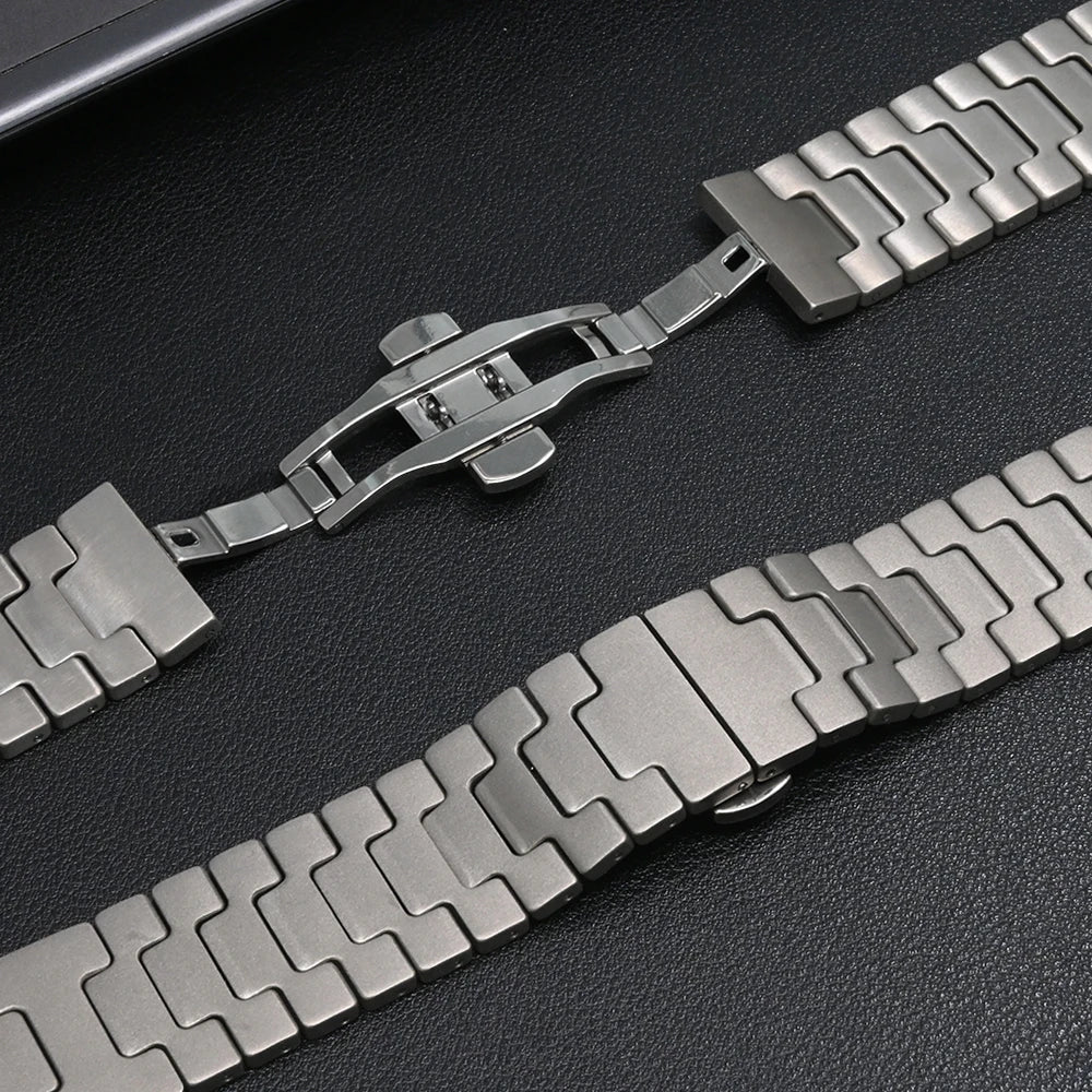 Titanium Apple Watch Band Ultra 3/Series 11/SE – Luxury Bracelet close-up of precision butterfly clasp and link design.